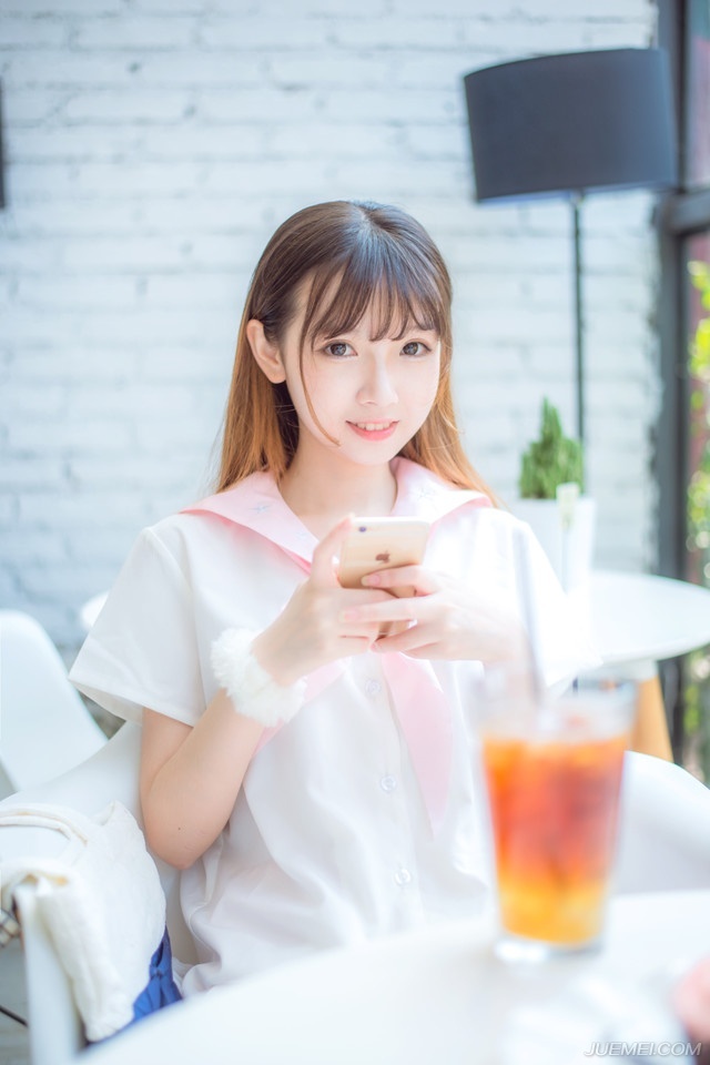 假话如同台词，常常是背熟了再说；真话如同咳嗽，多数是在压抑不住的时候喷涌而出。